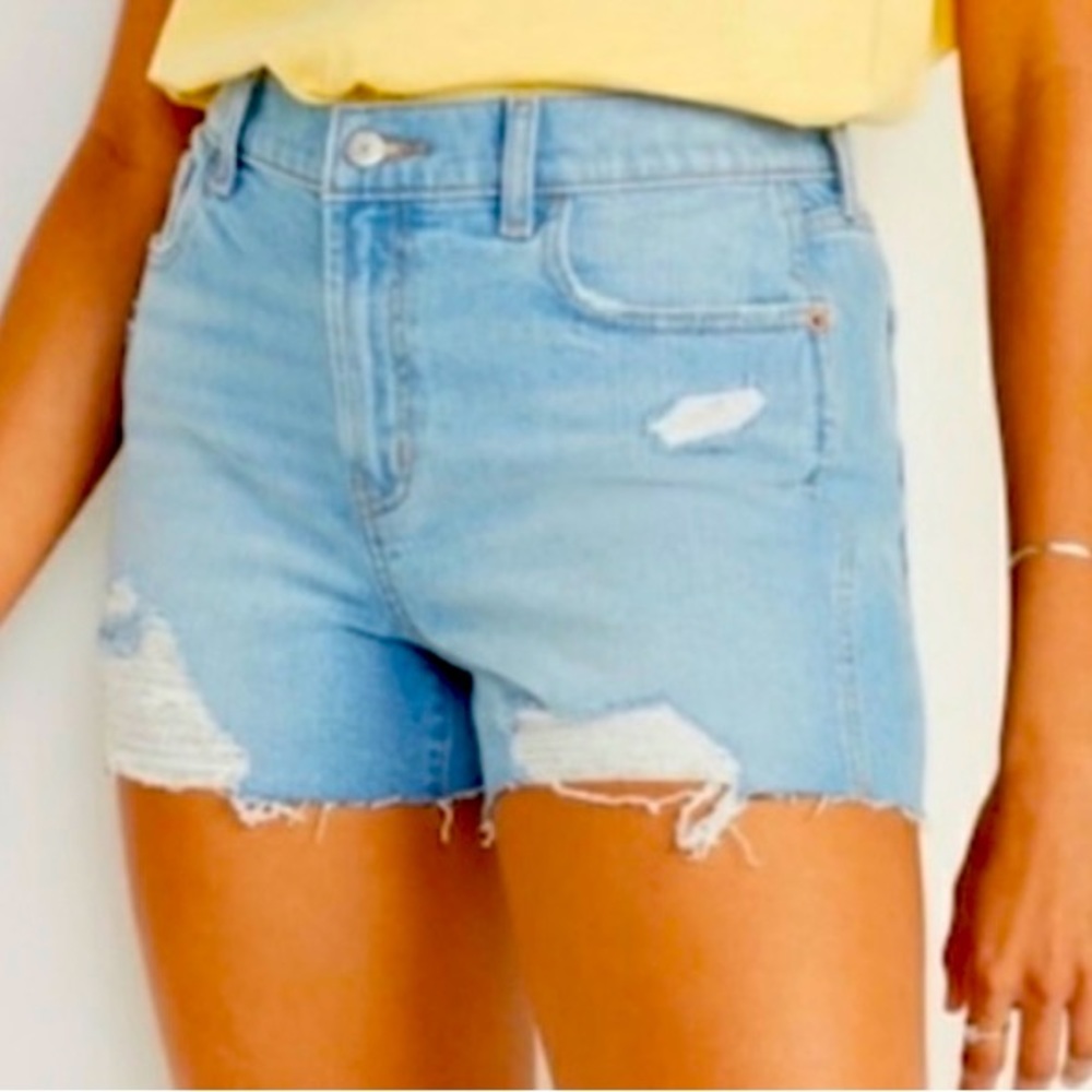 Old Navy Mid Rise 3” Inseam Stretch Boyfriend Cutoff Ripped Jean NWT Shorts 16